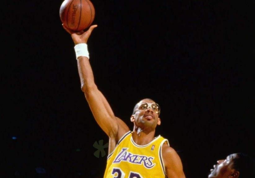 nba中锋动作有哪些(技术的代名词！美媒评选NBA球星十大招牌动作：一招吃遍天下)