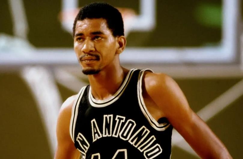 nba中锋动作有哪些(技术的代名词！美媒评选NBA球星十大招牌动作：一招吃遍天下)
