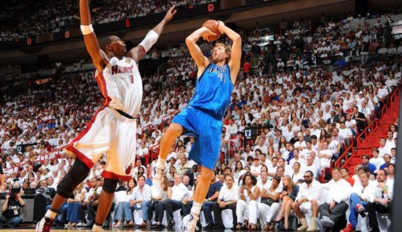 nba中锋动作有哪些(技术的代名词！美媒评选NBA球星十大招牌动作：一招吃遍天下)