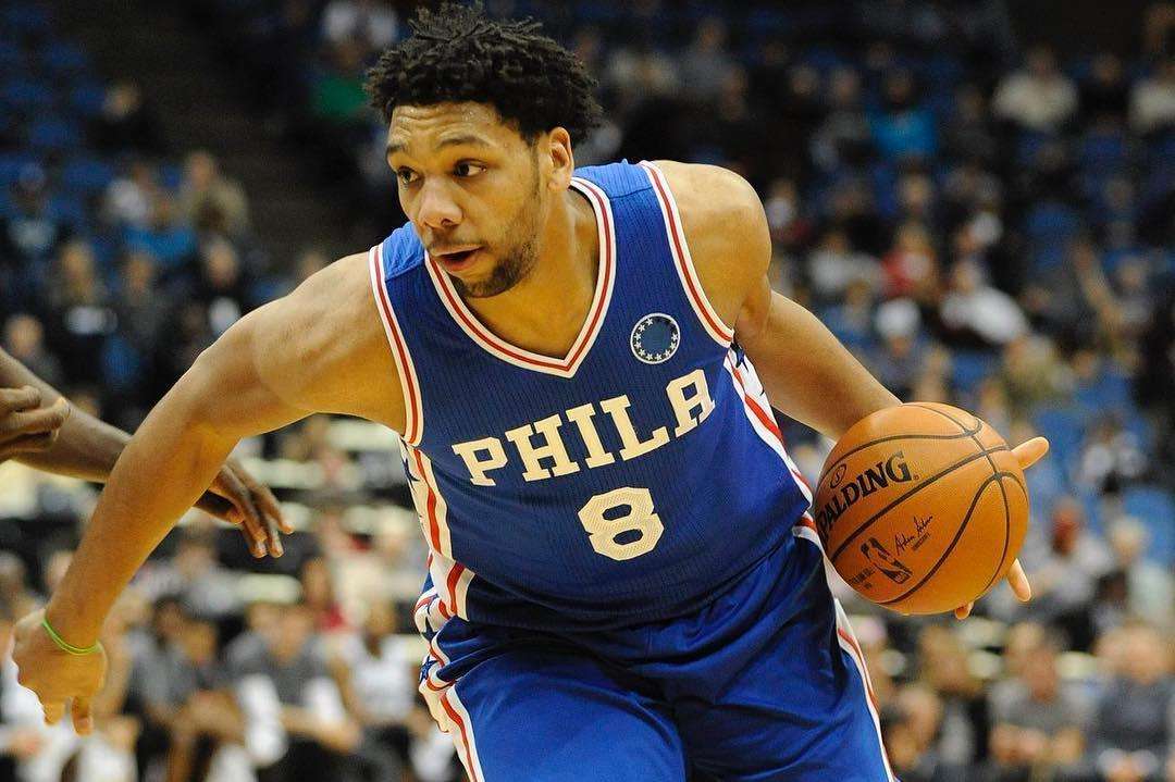 nba神塔为什么打不过(仅打4分钟！又被批是毒瘤 2.11米神塔本该弃NBA来CBA？)
