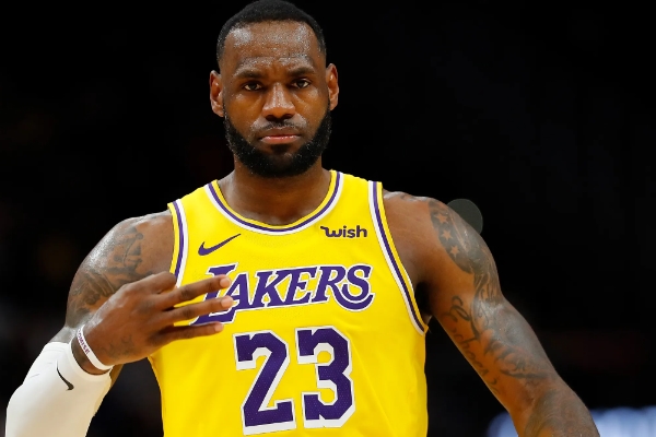 勒布朗·詹姆斯