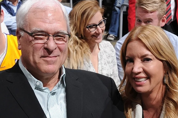 湖人队的老板是吉姆·巴斯