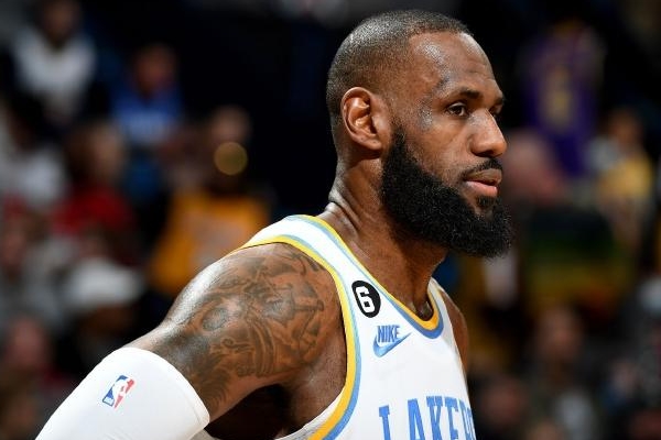 勒布朗·詹姆斯