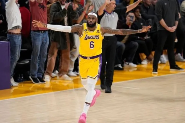 勒布朗·詹姆斯