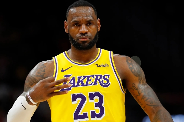 詹姆斯·勒布朗